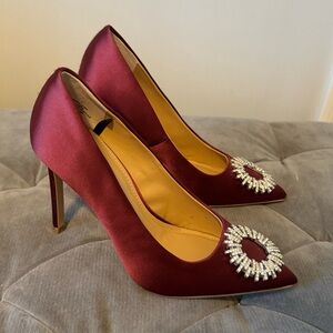 Express Rhinestone Silk Satin With Closed Toe Stiletto Heel Evening size 7